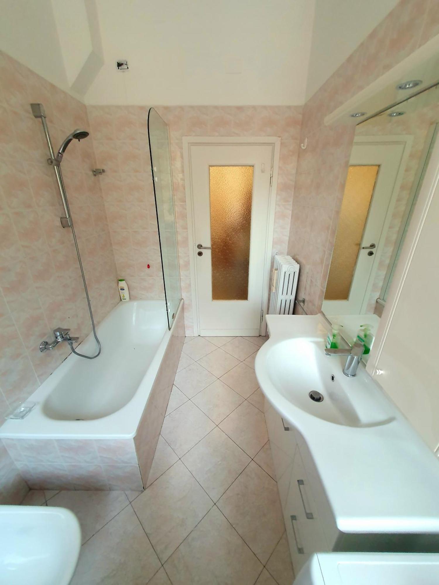 Spacious Three-Room Apartment In Saragozza Bologna Buitenkant foto